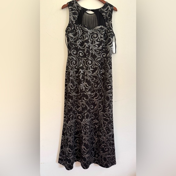 NWT Women’s En Focus Studio Gown, size 12 - Picture 2 of 4